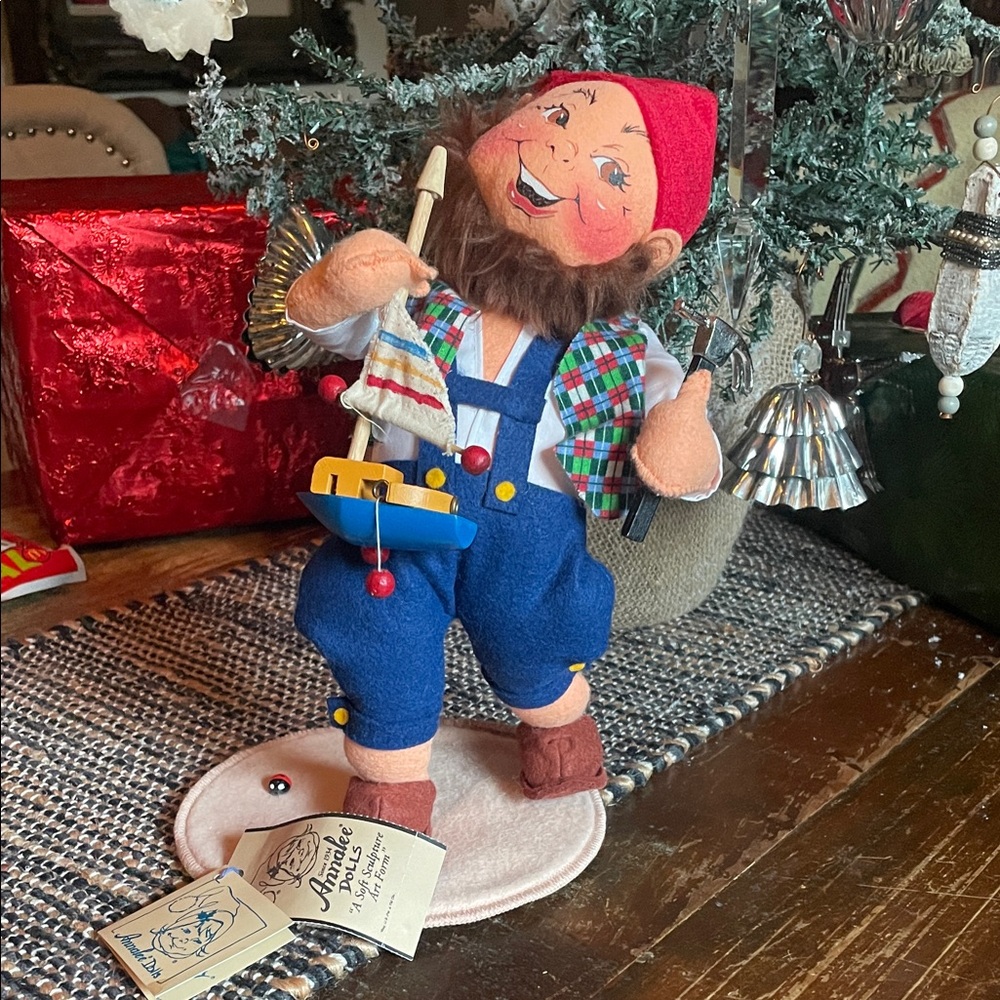 Annalee 12” workshop gnome figure 1998 with toy boat and hammer